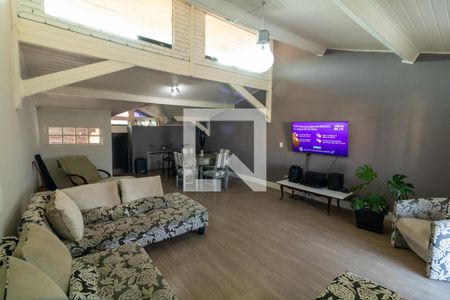 Casa à venda com 350m², 3 quartos e 2 vagas Casa à venda com 350m², 3 quartos e 2 vagasSótão