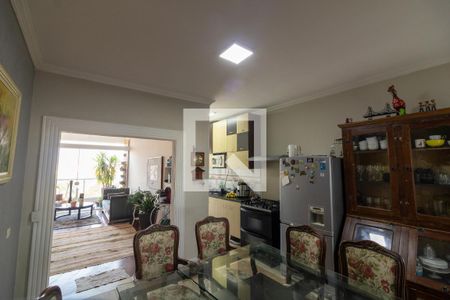 Casa à venda com 350m², 3 quartos e 2 vagas Casa à venda com 350m², 3 quartos e 2 vagasCozinha