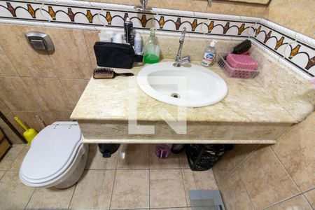Casa à venda com 350m², 3 quartos e 2 vagas Casa à venda com 350m², 3 quartos e 2 vagasBanheiro