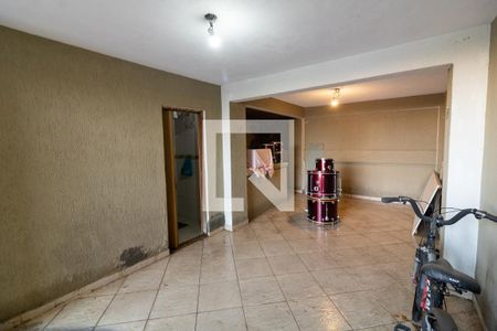 Casa à venda com 350m², 3 quartos e 2 vagas Casa à venda com 350m², 3 quartos e 2 vagasQuintal
