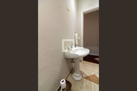 Casa à venda com 350m², 3 quartos e 2 vagas Casa à venda com 350m², 3 quartos e 2 vagasLavabo