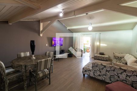 Casa à venda com 350m², 3 quartos e 2 vagas Casa à venda com 350m², 3 quartos e 2 vagasSótão