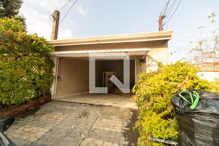 Casa à venda com 350m², 3 quartos e 2 vagas Casa à venda com 350m², 3 quartos e 2 vagasFachada