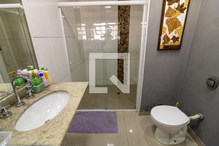 Casa à venda com 350m², 3 quartos e 2 vagas Casa à venda com 350m², 3 quartos e 2 vagasBanheiro Suite