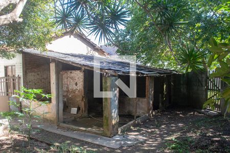 Casa à venda com 1321m², 3 quartos e 8 vagasFundos