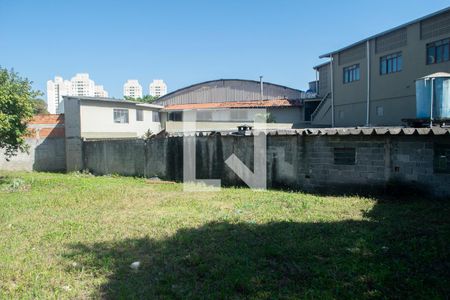 Casa à venda com 1321m², 3 quartos e 8 vagasFundos