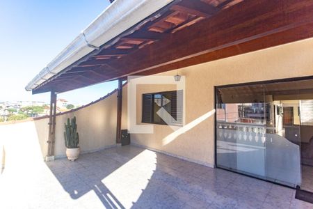 Casa à venda com 407m², 2 quartos e 2 vagas Casa à venda com 407m², 2 quartos e 2 vagasVaranda