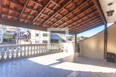 Casa à venda com 407m², 2 quartos e 2 vagas Casa à venda com 407m², 2 quartos e 2 vagasVaranda