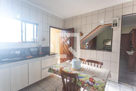 Casa à venda com 407m², 2 quartos e 2 vagas Casa à venda com 407m², 2 quartos e 2 vagasCozinha