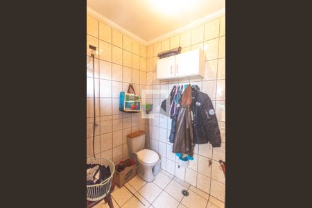 Casa à venda com 407m², 2 quartos e 2 vagas Casa à venda com 407m², 2 quartos e 2 vagasBanheiro de serviço