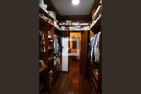 Casa à venda com 238m², 4 quartos e 4 vagasCloset da suite