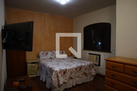 Casa à venda com 238m², 4 quartos e 4 vagasSuite