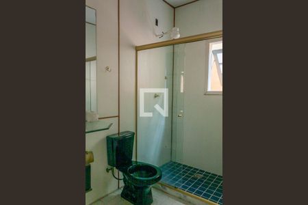 Banheiro de casa de condomínio à venda com 3 quartos, 200m² em Itanhangá, Rio de Janeiro