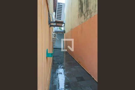 Casa de condomínio à venda com 200m², 3 quartos e 1 vagaCorredor lateral