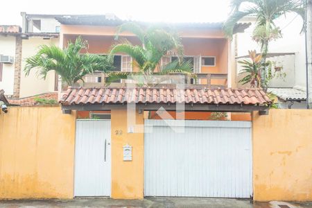 Casa de condomínio à venda com 200m², 3 quartos e 1 vagaFachada