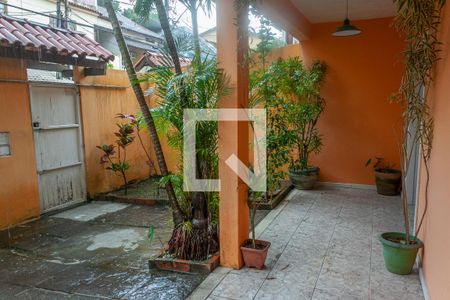 Casa de condomínio à venda com 200m², 3 quartos e 1 vagaJardim da frente