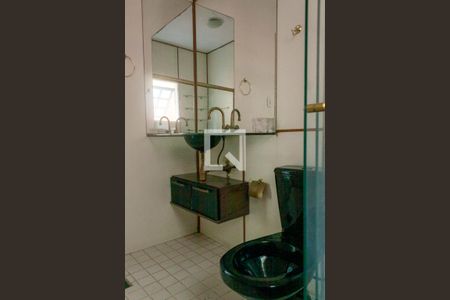 Banheiro de casa de condomínio à venda com 3 quartos, 200m² em Itanhangá, Rio de Janeiro