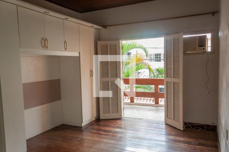 Casa de condomínio à venda com 200m², 3 quartos e 1 vagaQuarto 2 Suíte