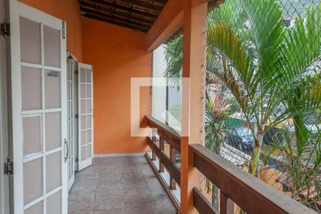 Casa de condomínio à venda com 200m², 3 quartos e 1 vagaVaranda