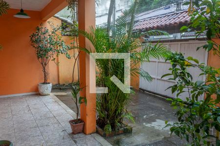 Casa de condomínio à venda com 200m², 3 quartos e 1 vagaJardim da frente