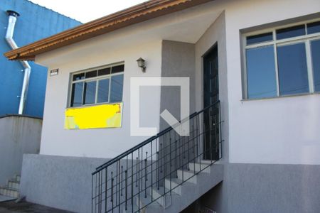 Casa para alugar com 97m², 2 quartos e 3 vagas Casa para alugar com 97m², 2 quartos e 3 vagasFachada