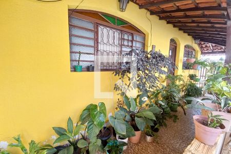 Casa à venda com 360m², 2 quartos e 3 vagasFachada