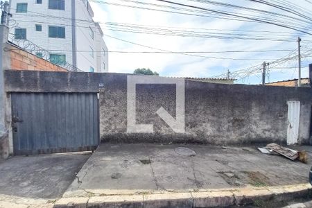 Casa à venda com 360m², 2 quartos e 3 vagasFachada