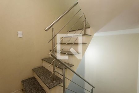 Casa à venda com 198m², 3 quartos e 3 vagasEscadas
