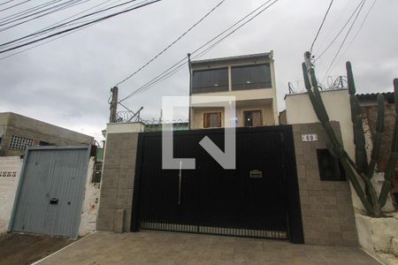 Casa à venda com 198m², 3 quartos e 3 vagasFachada