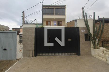 Casa à venda com 198m², 3 quartos e 3 vagasFachada