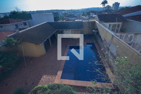 Casa para alugar com 690m², 4 quartos e 4 vagasSuíte 1 - Vista da janela 