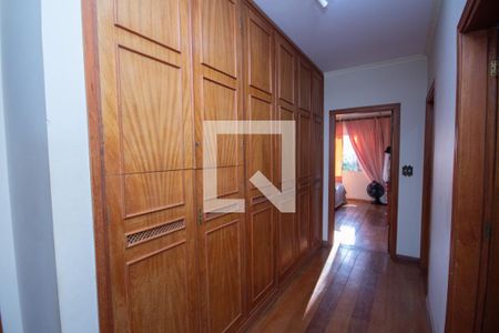 Casa para alugar com 690m², 4 quartos e 4 vagasCorredor