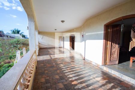 Casa para alugar com 690m², 4 quartos e 4 vagasSala de estar 1 - Sacada