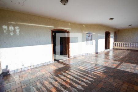 Casa para alugar com 690m², 4 quartos e 4 vagasSala de estar 1 - Sacada