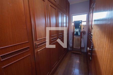 Casa para alugar com 690m², 4 quartos e 4 vagasSuíte 2 - Closet