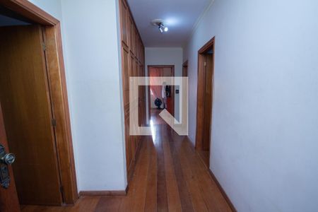 Casa para alugar com 690m², 4 quartos e 4 vagasCorredor