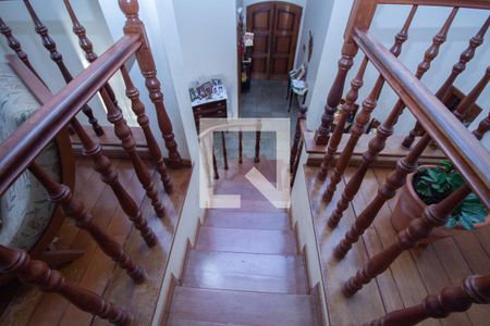 Casa para alugar com 690m², 4 quartos e 4 vagasEscada