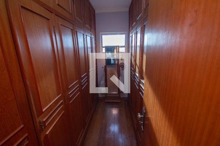 Casa para alugar com 690m², 4 quartos e 4 vagasSuíte 2 - Closet