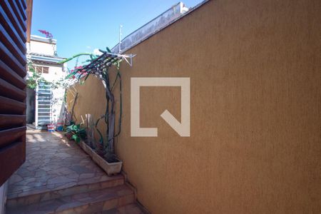 Casa para alugar com 690m², 4 quartos e 4 vagasSala de estar 2 - Vista da janela