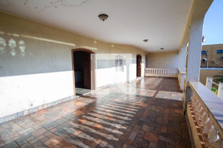 Casa para alugar com 690m², 4 quartos e 4 vagasSala de estar 1 - Sacada