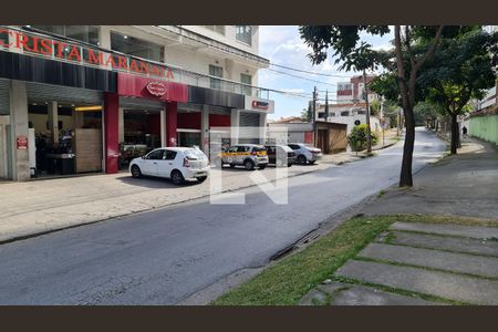 Apartamento à venda com 110m², 3 quartos e 1 vagaFoto detalhe - Comércios na rua