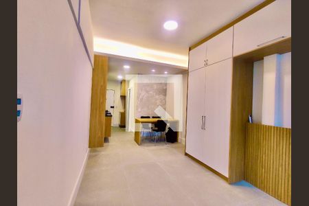 Sala de kitnet/studio para alugar com 1 quarto, 27m² em Copacabana, Rio de Janeiro