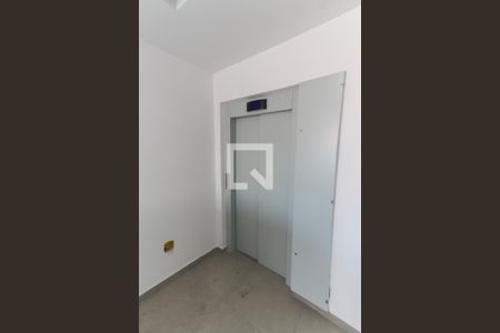 Apartamento à venda com 90m², 2 quartos e 1 vaga Apartamento à venda com 90m², 2 quartos e 1 vagaElevador