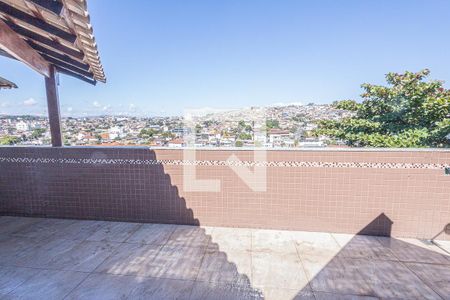 Casa à venda com 275m², 3 quartos e 2 vagasÁrea externa / ducha e viista panorâmica
