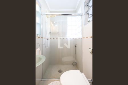 Casa à venda com 219m², 2 quartos e 5 vagasBanheiro da Suíte