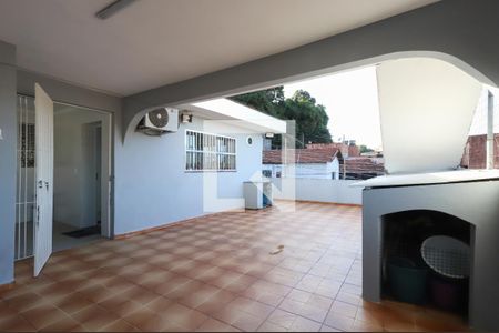 Casa à venda com 219m², 2 quartos e 5 vagasQuintal