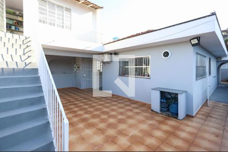 Casa à venda com 219m², 2 quartos e 5 vagasQuintal