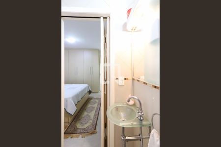 Casa à venda com 219m², 2 quartos e 5 vagasBanheiro da Suíte