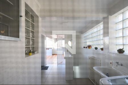 Casa à venda com 219m², 2 quartos e 5 vagasVista