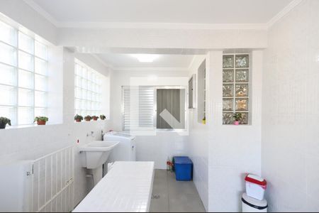 Casa à venda com 219m², 2 quartos e 5 vagasLavanderia